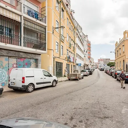 Stroll To Coffee Shops Near A Renovated Hillside In Graça *