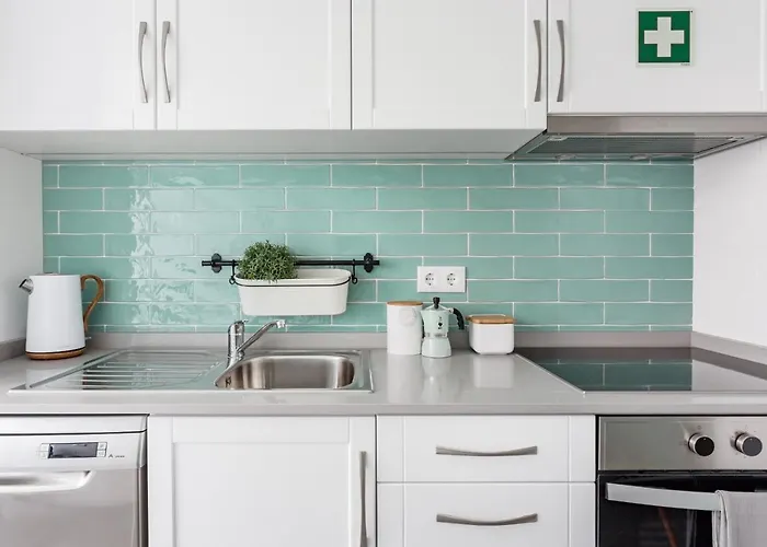 Stroll To Coffee Shops Near A Renovated Hillside In Graça * Lisboa