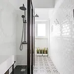 Stroll to Coffee Shops Near a Renovated Hillside Apartment in Graça Appartement Lisboa