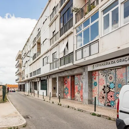 Appartement Stroll To Coffee Shops Near A Renovated Hillside In Graca *