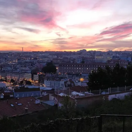 Stroll To Coffee Shops Near A Renovated Hillside In Graca Lisboa