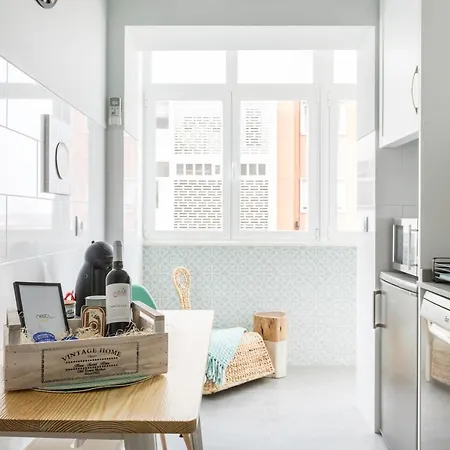 Stroll To Coffee Shops Near A Renovated Hillside In Graca * Lissabon