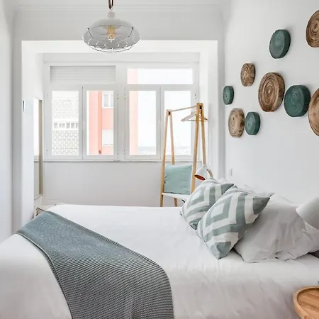 Appartement Stroll To Coffee Shops Near A Renovated Hillside In Graca