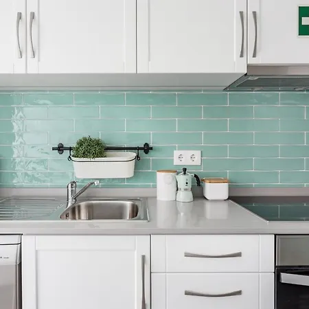 Stroll To Coffee Shops Near A Renovated Hillside In Graça * Lisboa