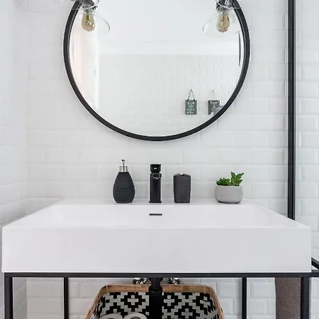 Stroll To Coffee Shops Near A Renovated Hillside In Graça *