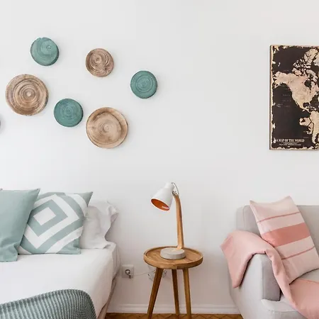 Appartement Stroll To Coffee Shops Near A Renovated Hillside In Graça Lisboa
