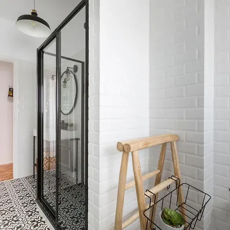 Appartement Stroll To Coffee Shops Near A Renovated Hillside In Graça