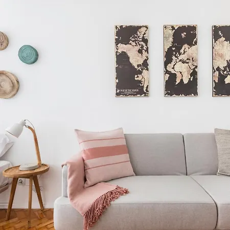 Appartement Stroll To Coffee Shops Near A Renovated Hillside In Graca