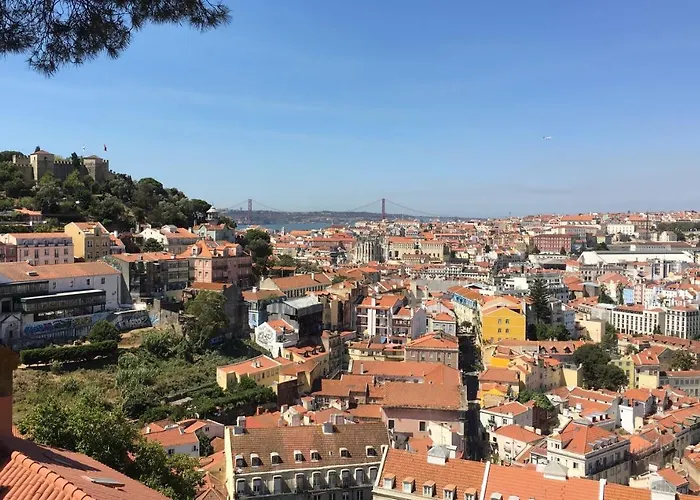 Stroll To Coffee Shops Near A Renovated Hillside In Graca