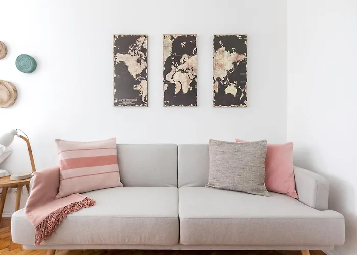 Stroll To Coffee Shops Near A Renovated Hillside In Graca *