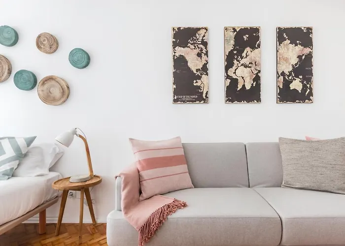 דירה Stroll To Coffee Shops Near A Renovated Hillside In Graca