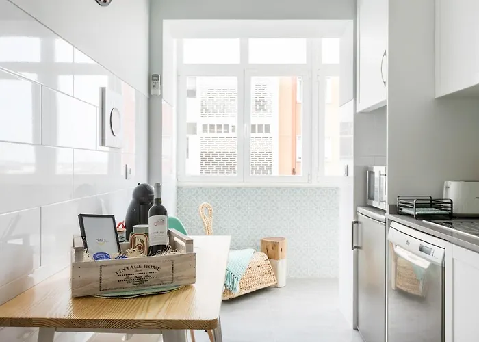 Stroll To Coffee Shops Near A Renovated Hillside In Graca * Lizbona