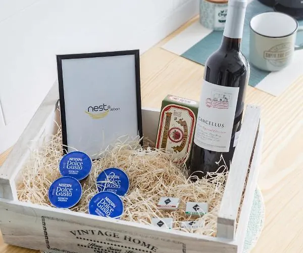 Stroll To Coffee Shops Near A Renovated Hillside In Graca Lizbona