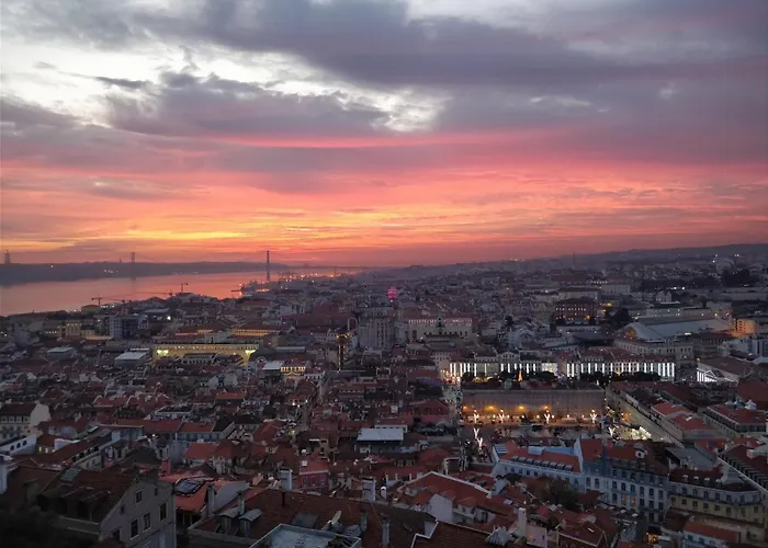 Stroll To Coffee Shops Near A Renovated Hillside In Graca * Lizbona