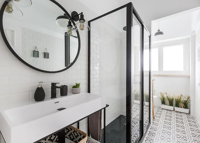 Stroll To Coffee Shops Near A Renovated Hillside In Graca Lizbona