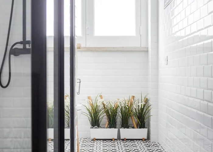 Apartament Stroll To Coffee Shops Near A Renovated Hillside In Graca